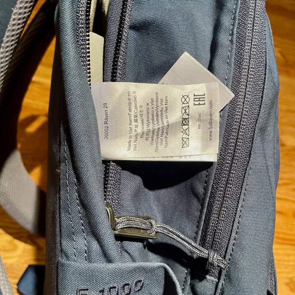 Fjallraven Raven 28L Backpack, Excellent Condition, Navy Blue - Picture 10 of 10